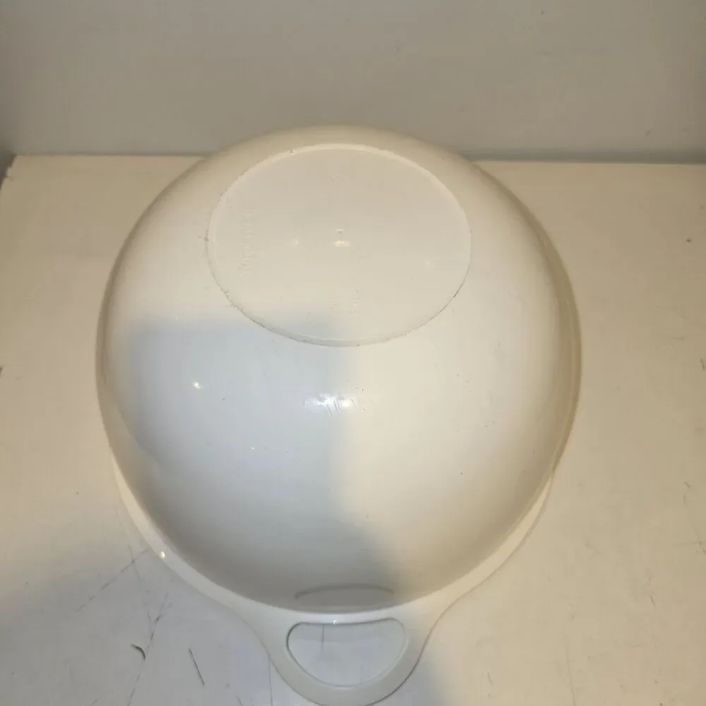 Tupperware 42 Cup/ 10 Liter Mixing Bowl Thatsa Mega Bowl Blue And white